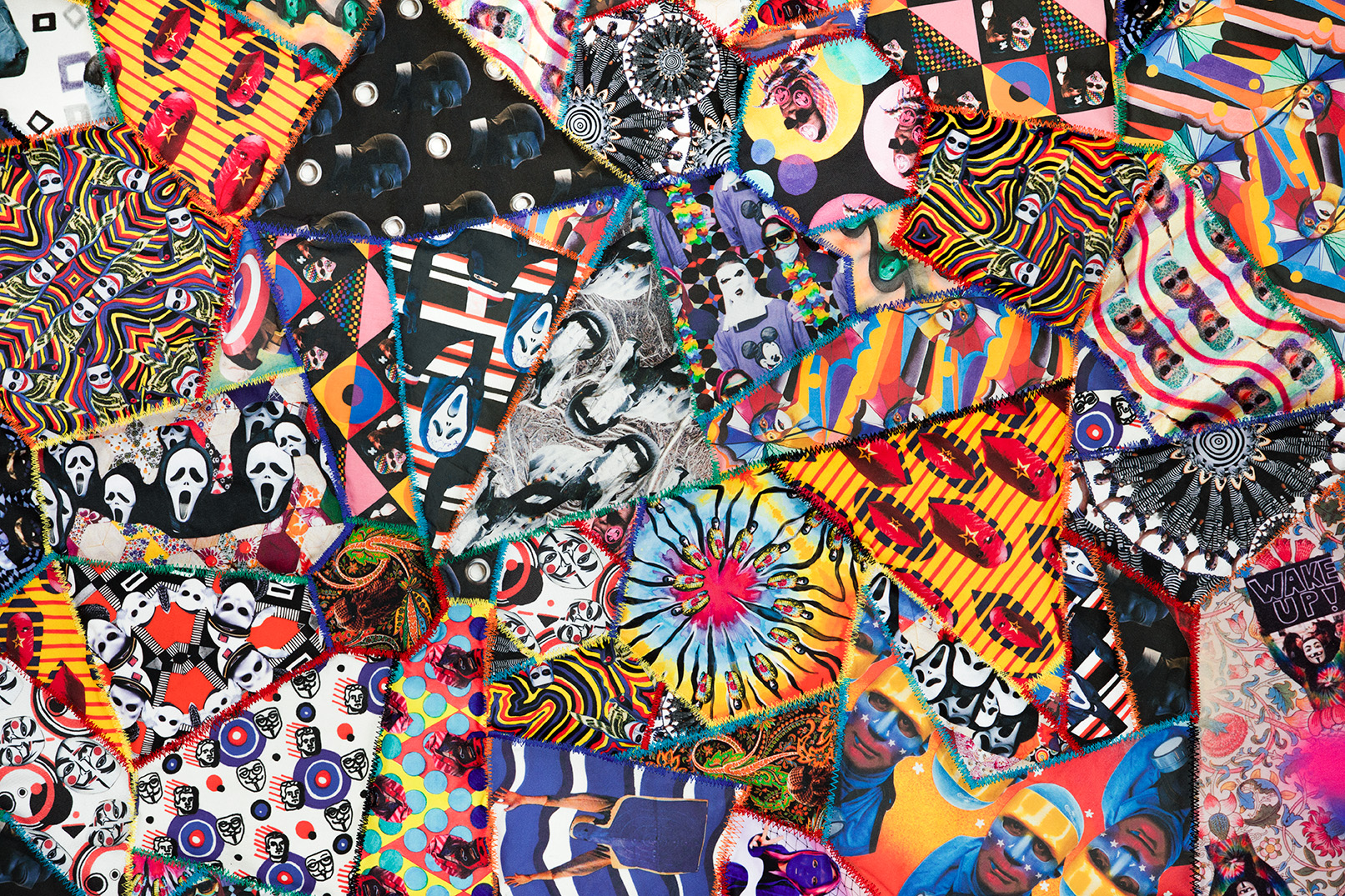 Patchwork quilt with patterned fabric