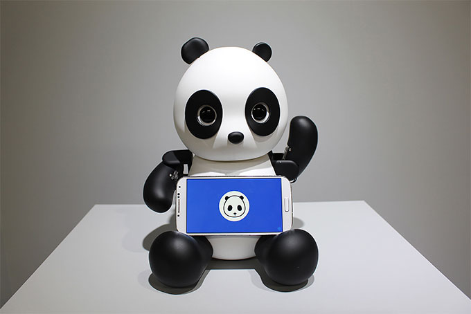 Nabi E.I. LAB   'Robo-Panda' 2016   resin, acrylic, smartphone, 9 servo-motors, microcontroller   Courtesy Nabi E.I. Lab