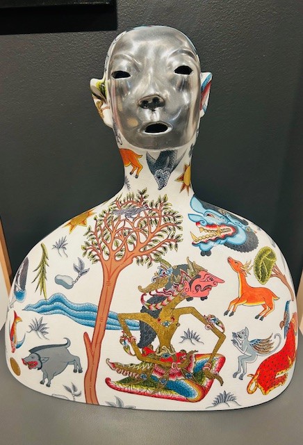 Aluminium bust