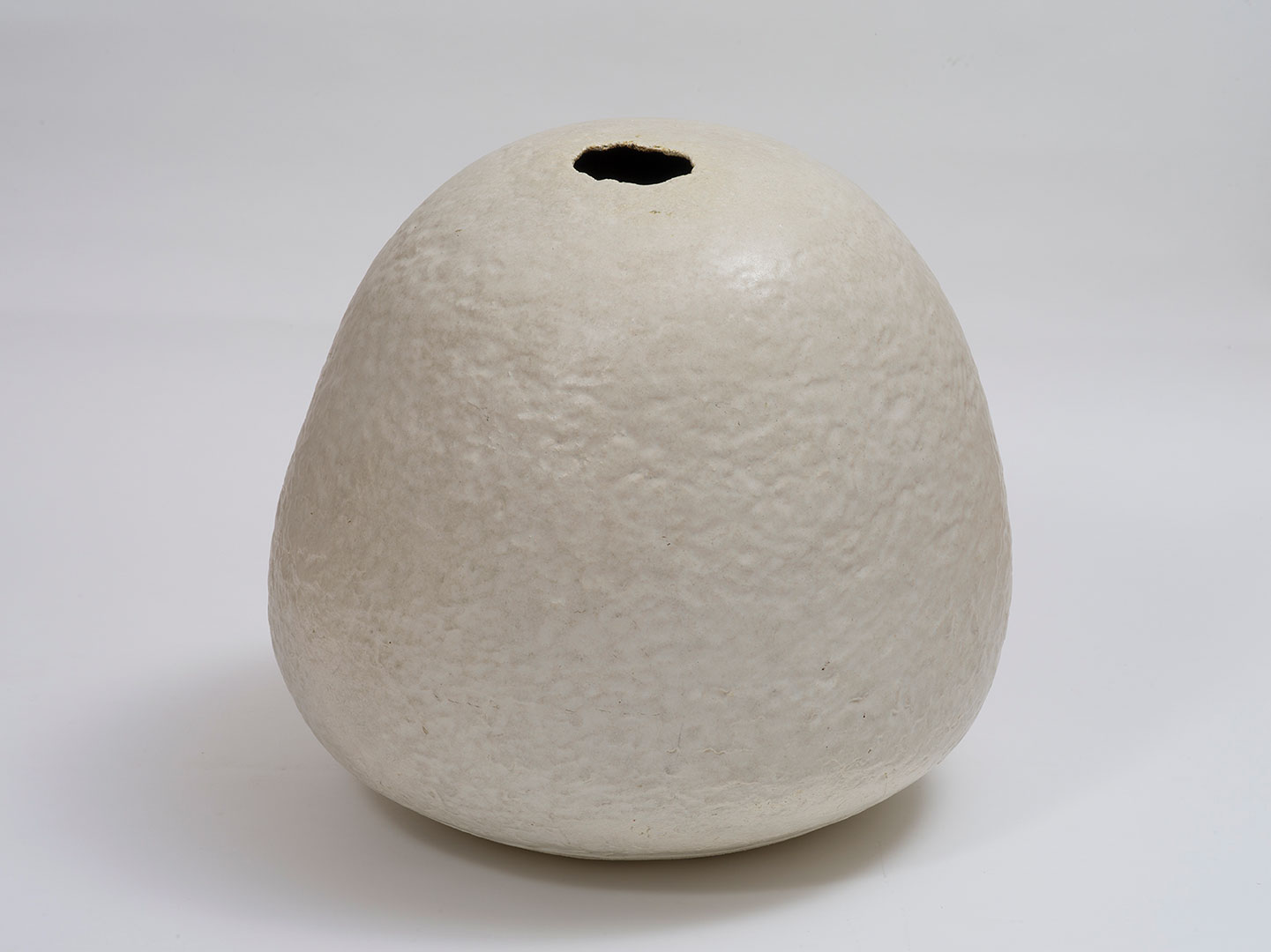 Marea GAZZARD 'Floor pot' 1972, coiled stoneware. QUT Art Collection. Purchased 1975. Photo by Carl Warner.