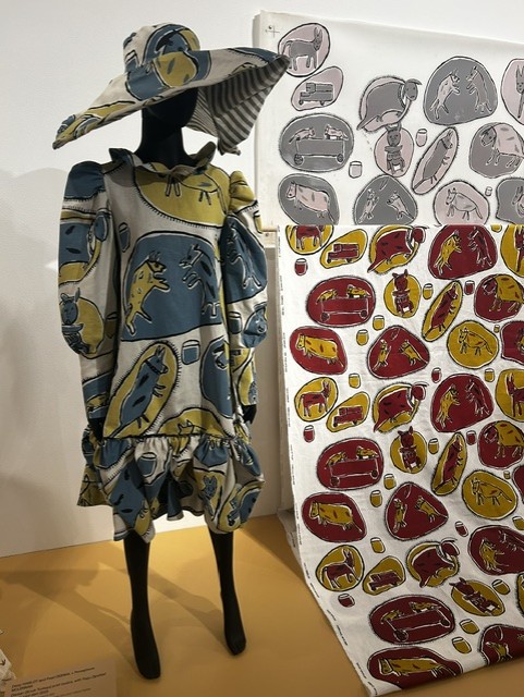 Cotton dress and hat with dogs design